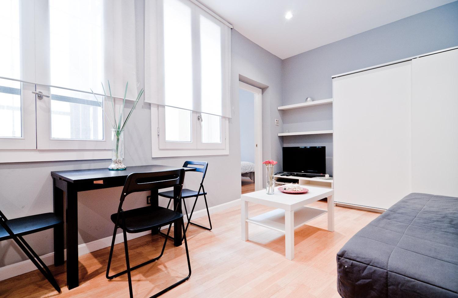 Cozy In Central Apartment *