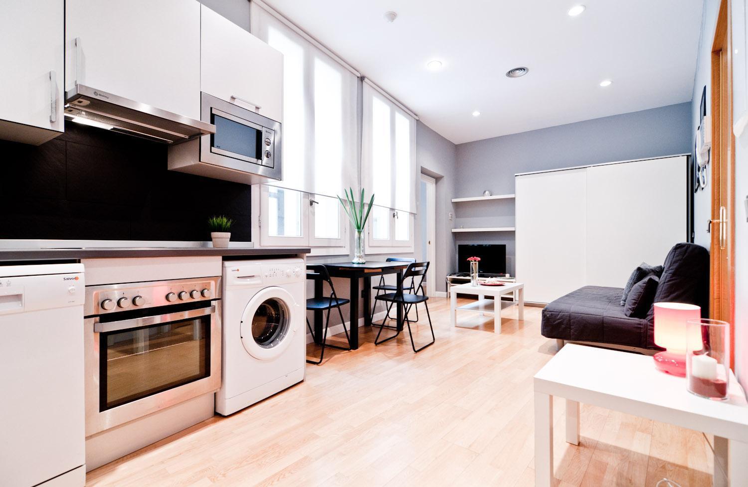 Cozy In Central Apartment