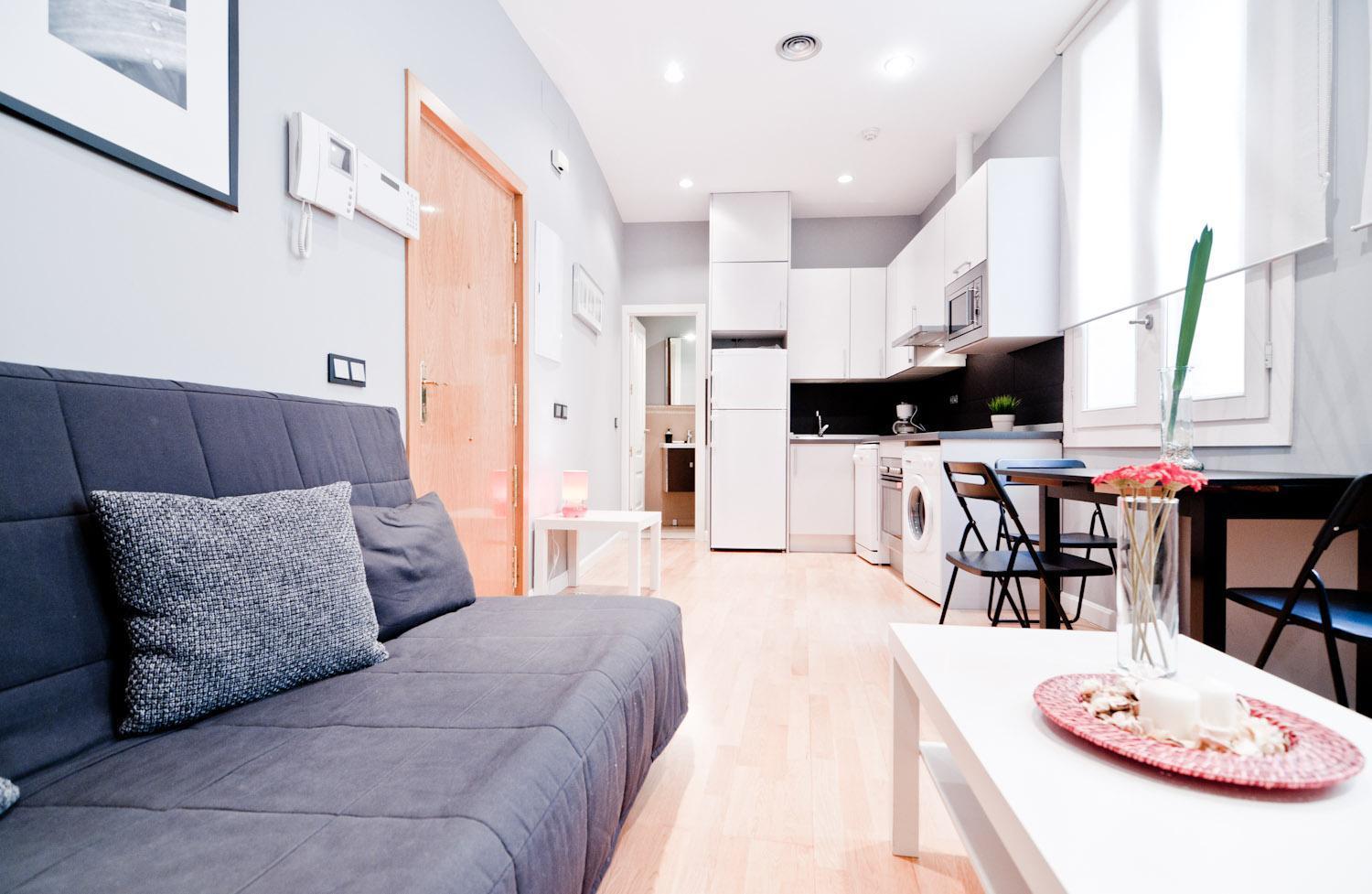 Cozy In Central Apartment *