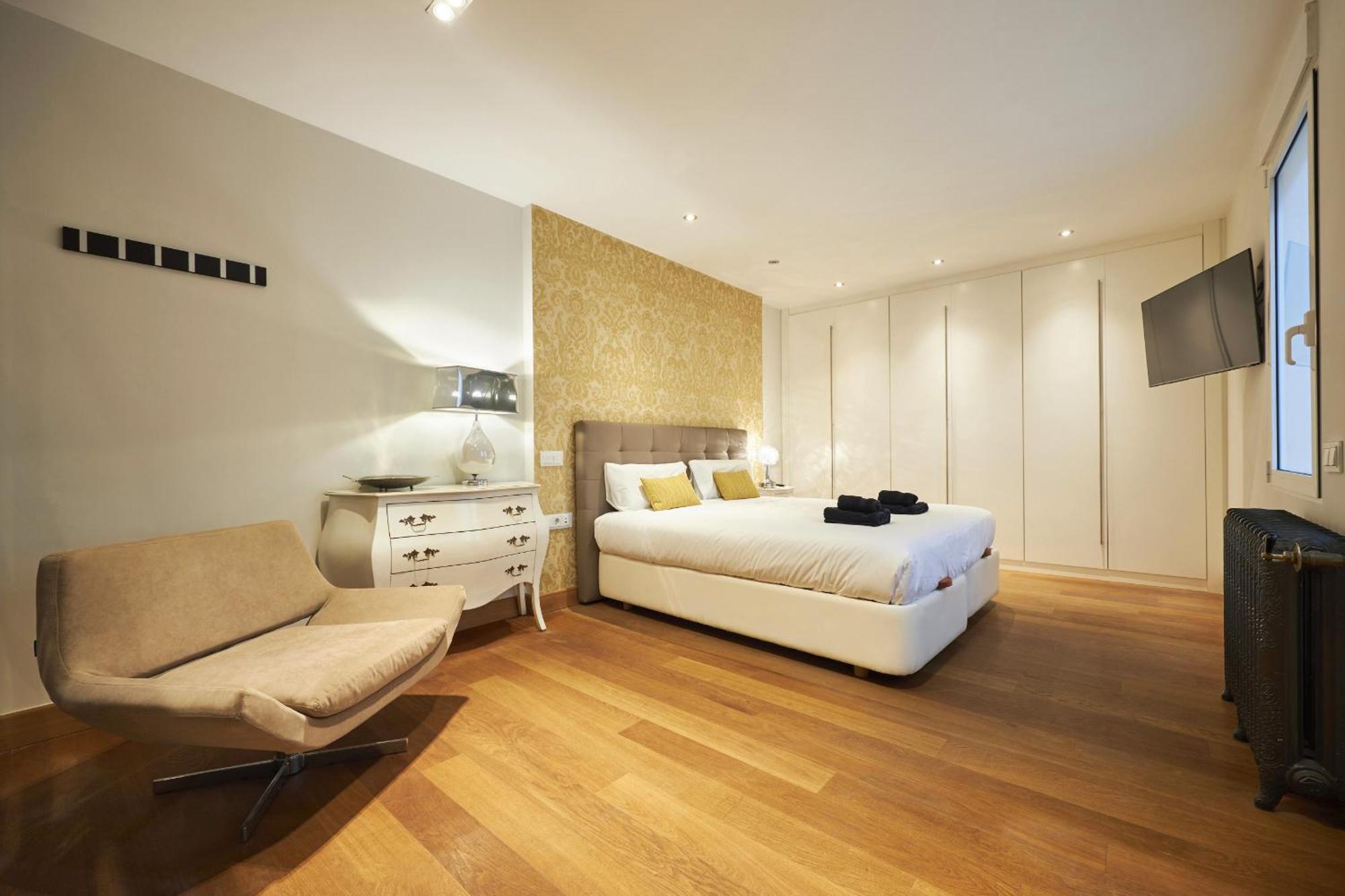 Goya Luxury, By Presidence