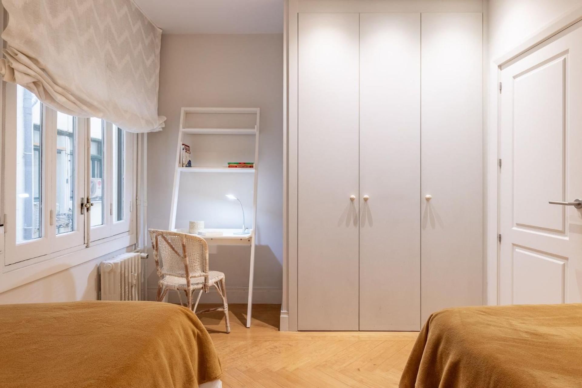 Charming 4-person In Exclusive Barrio Salamanca Castello Ii *