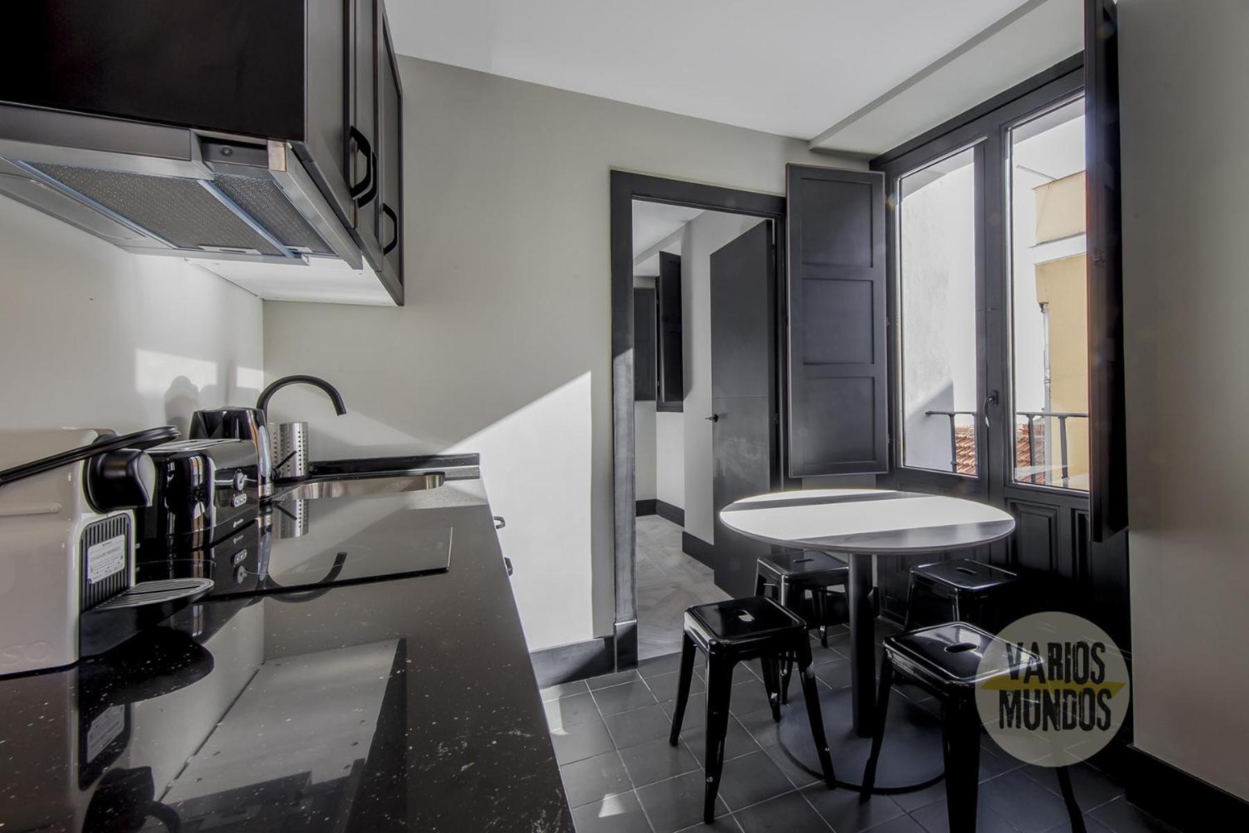 Premium 7pax En Calle Santa Ana-la Latina E2