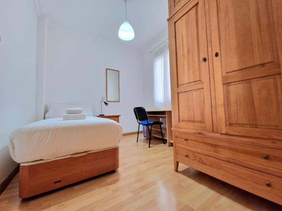 Reina Cristina, 3 Individuales En Atocha-retiro Apartment