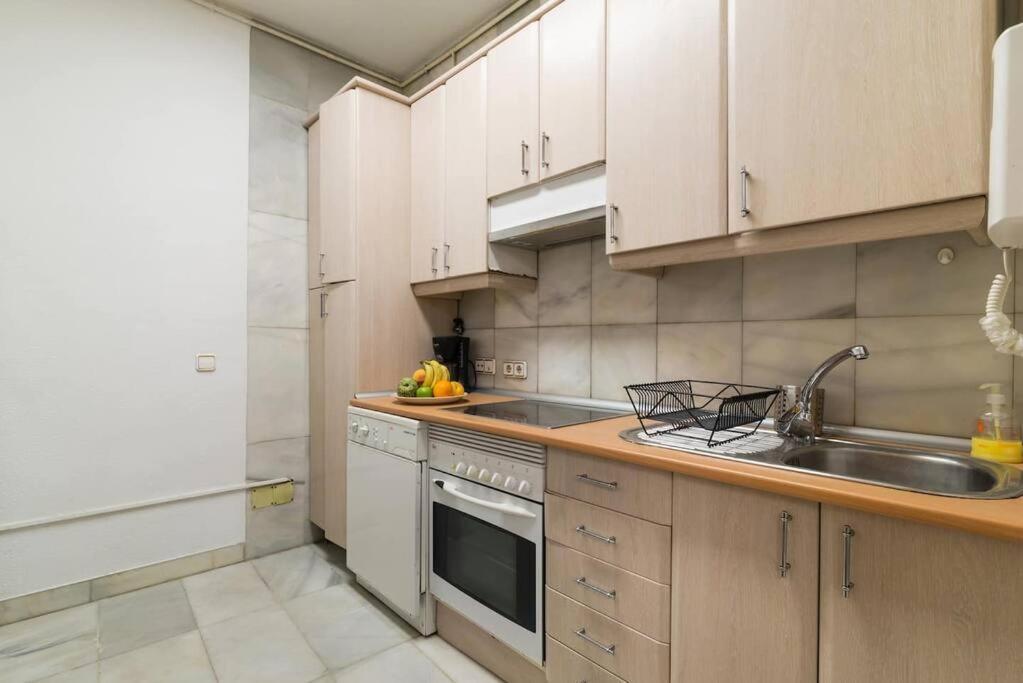 Spacious & Comfortable Flat In Gran Via-sol Apartamento