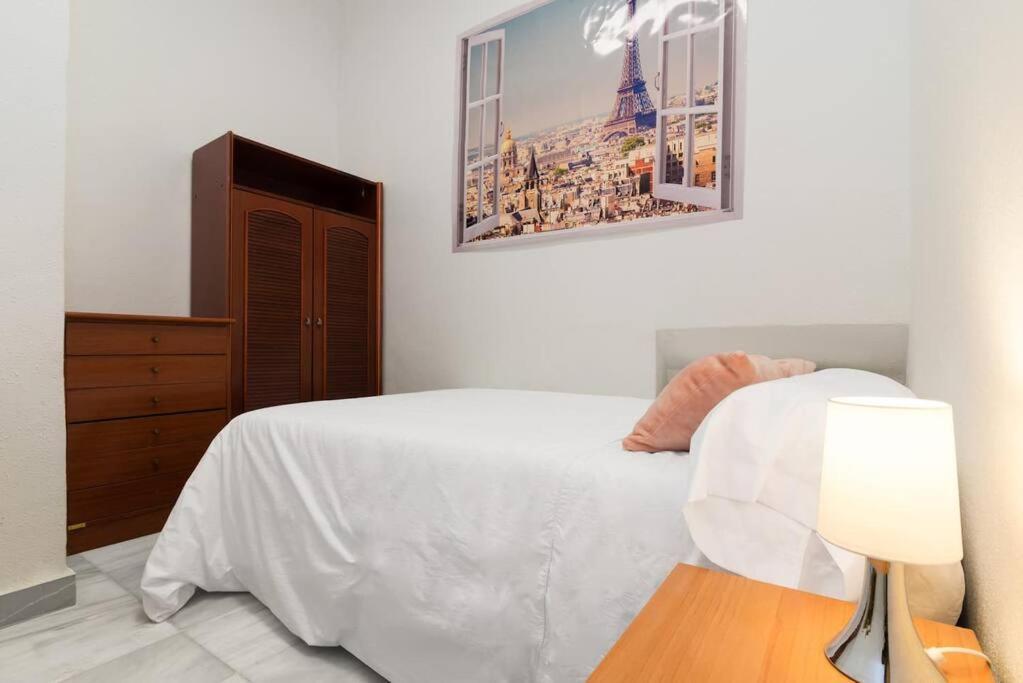 Spacious & Comfortable Flat In Gran Via-sol Apartamento