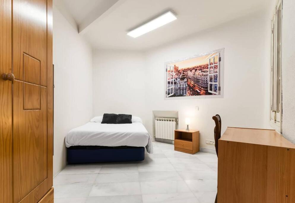 Spacious & Comfortable Flat In Gran Via-sol * Madrid