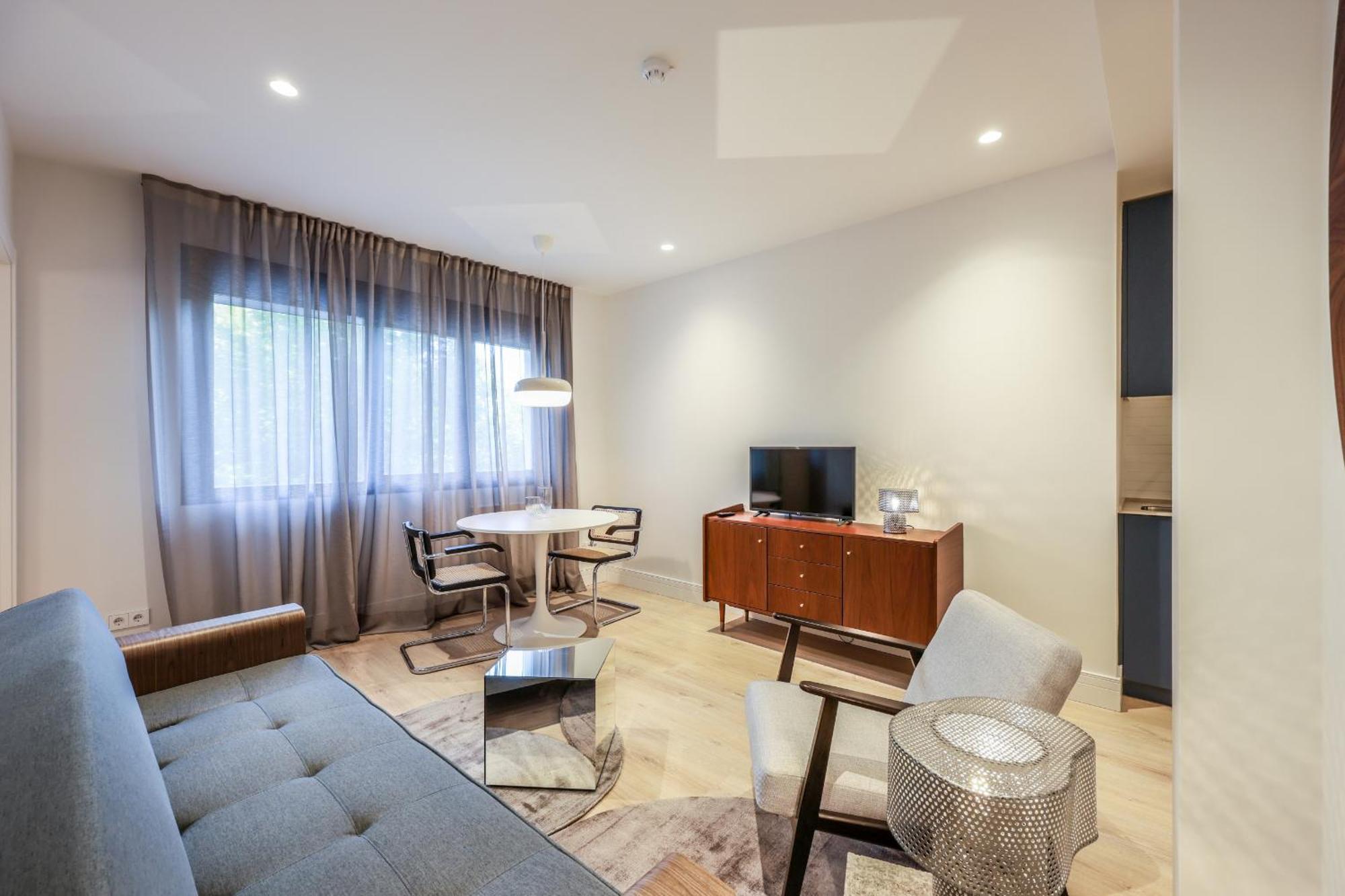 Amazinn Places Palacio Real Apartment *