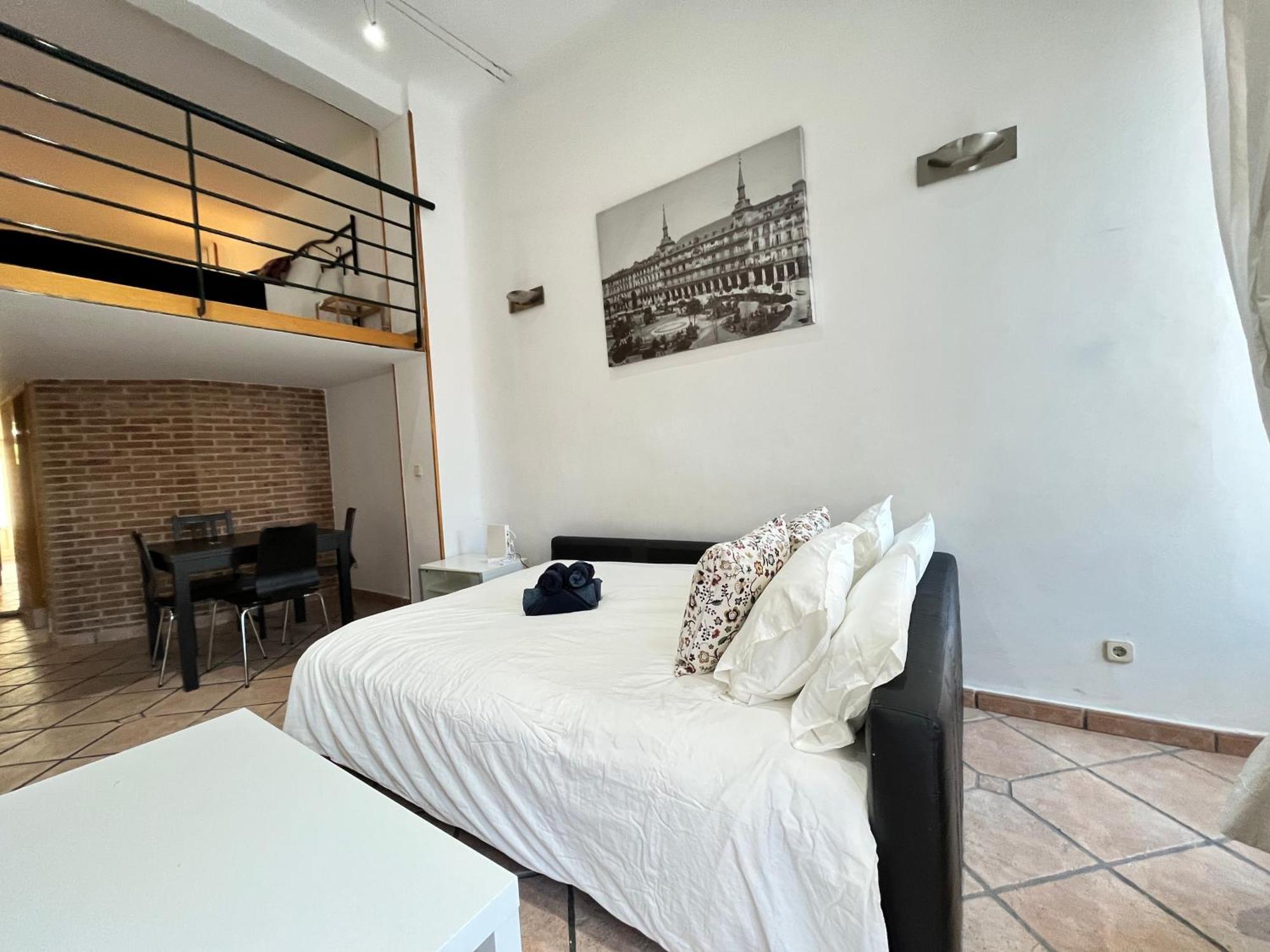 Loft Plaza Mayor 2 Temporal Apartment *
