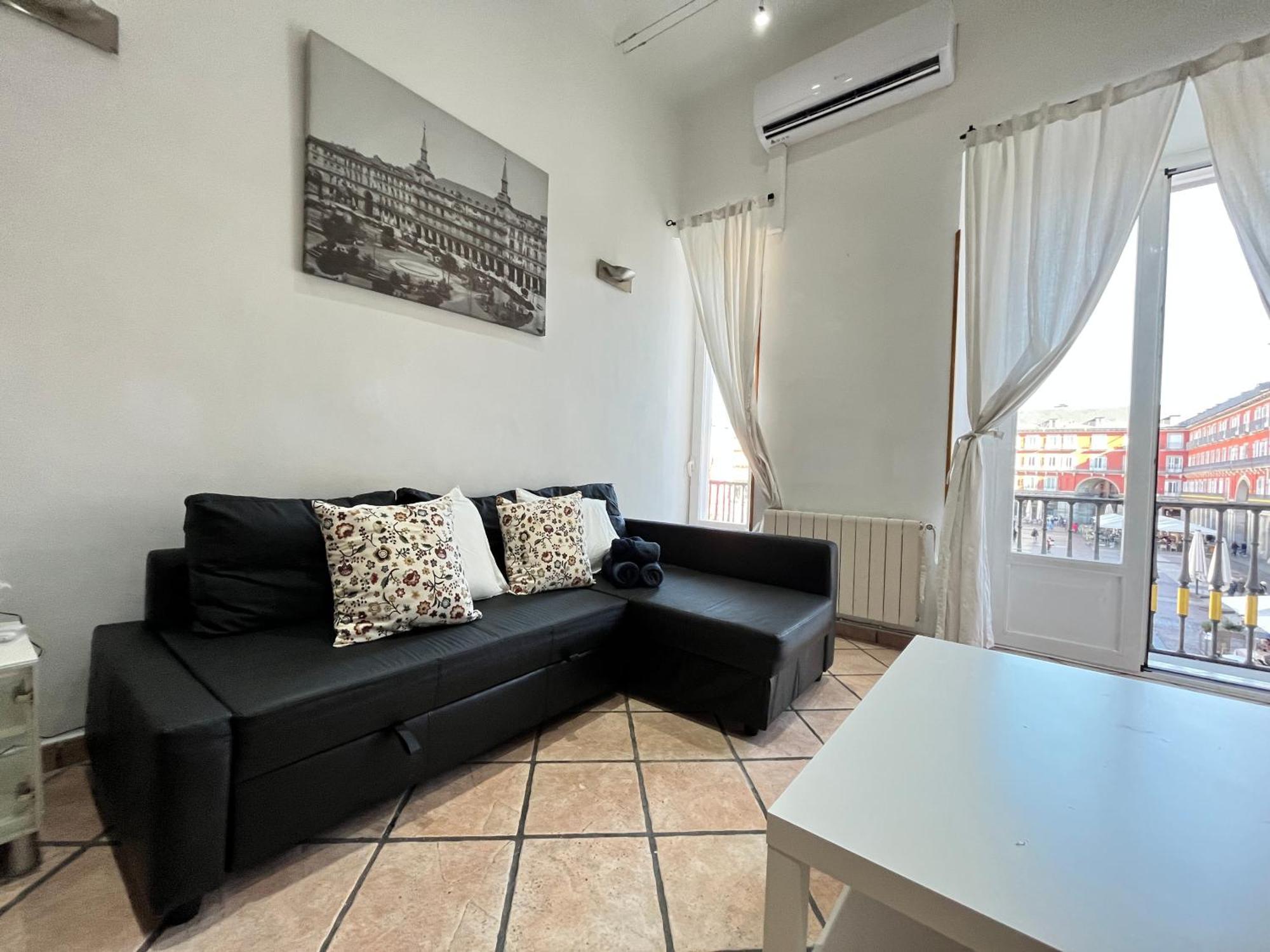 Loft Plaza Mayor 2 Temporal Apartment