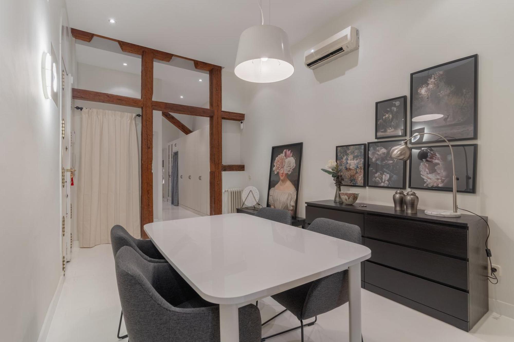 Spacious Modern-3bedrooms 2bathrooms-plaza Mayor Apartment *