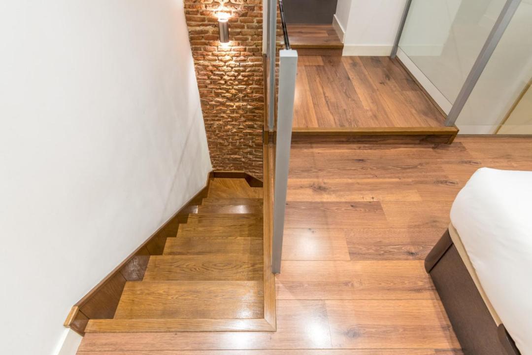 Modern- 2bd 2bth - Opera *
