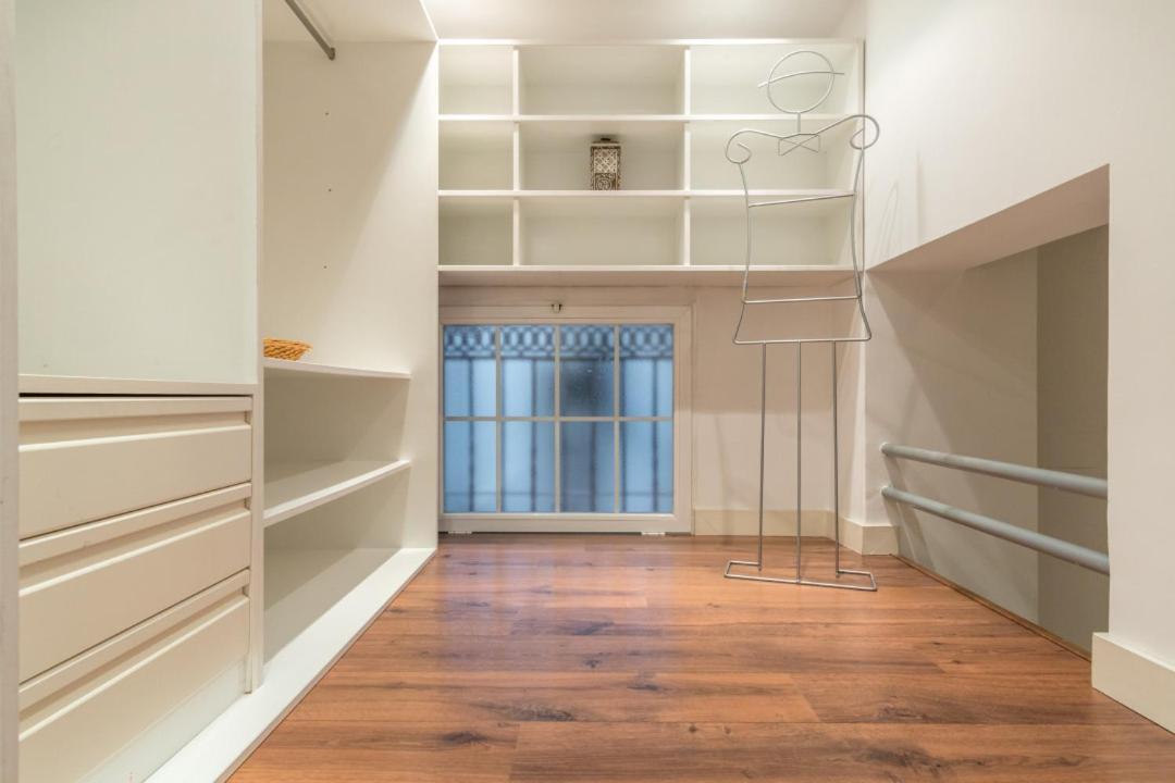 Modern- 2bd 2bth - Opera *