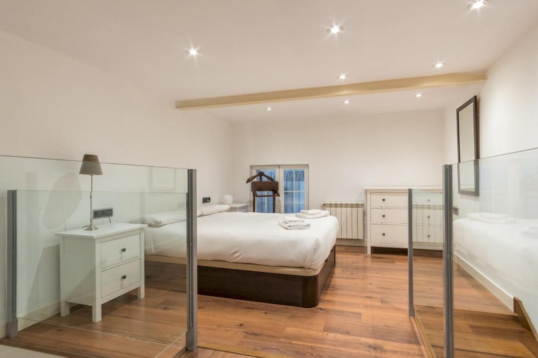 Modern- 2bd 2bth - Opera