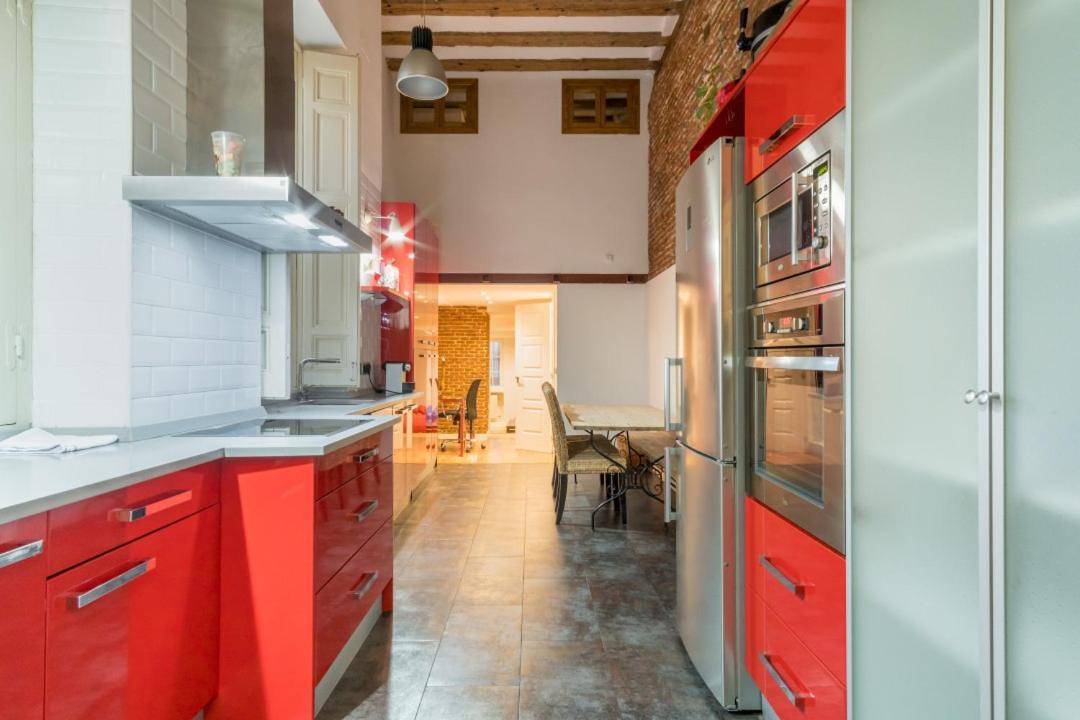 Modern- 2bd 2bth - Opera