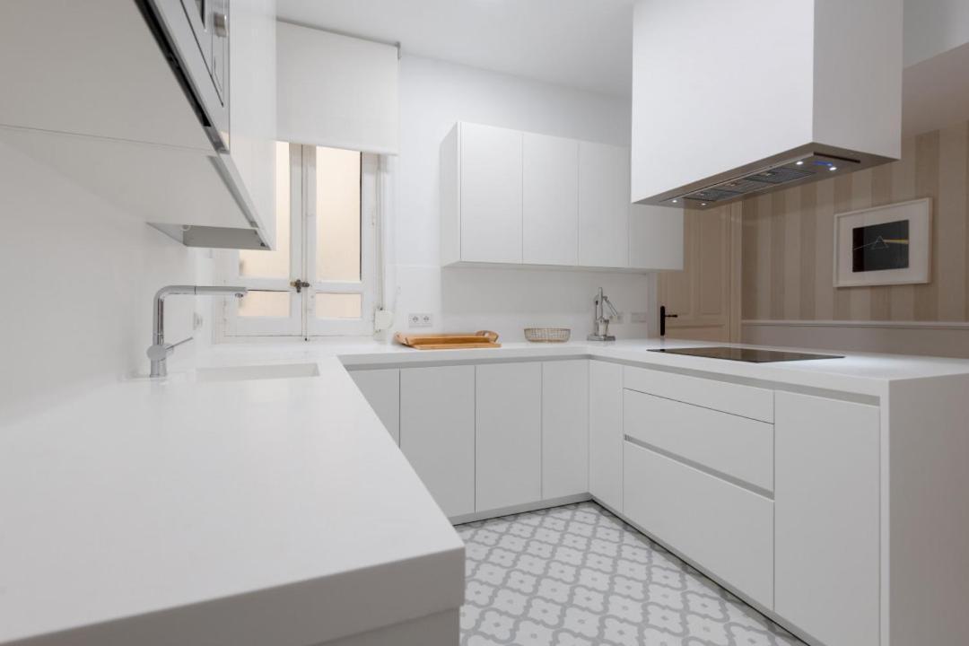 Spacious Bright- 2bd 2bth- Recoletos Apartment *