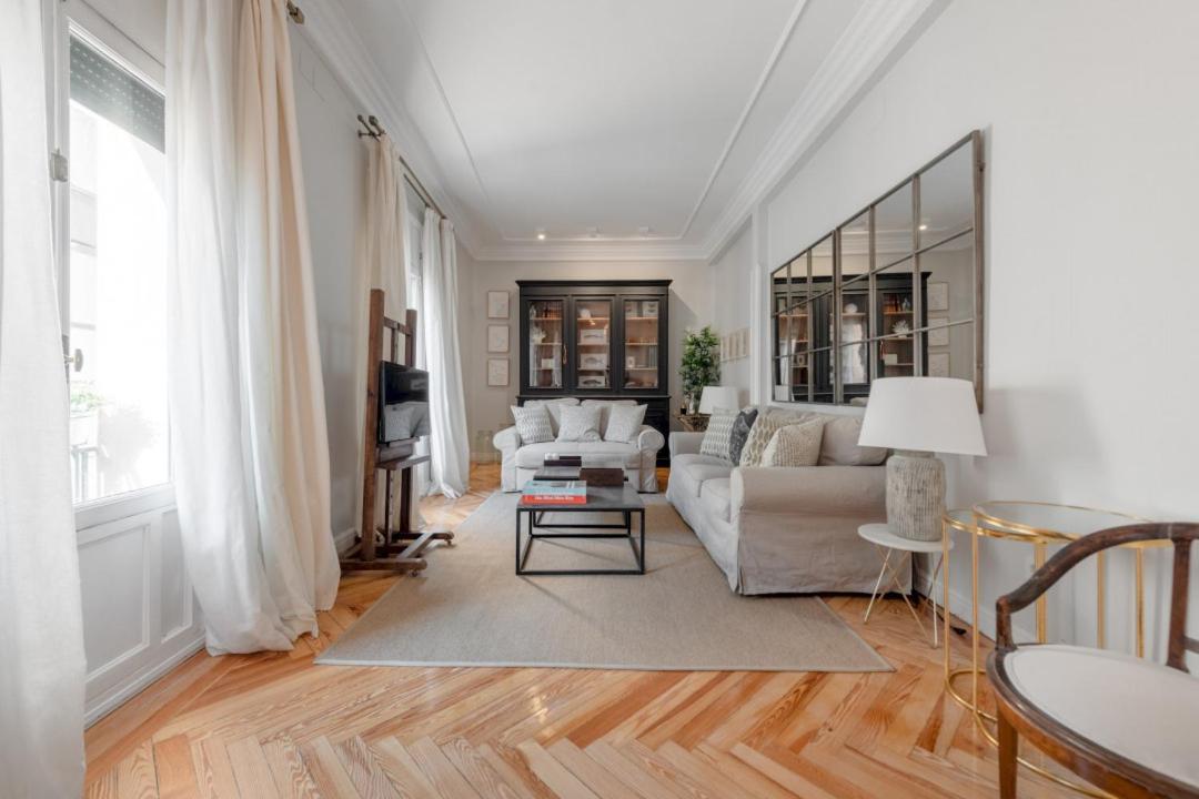 Spacious Bright- 2bd 2bth- Recoletos