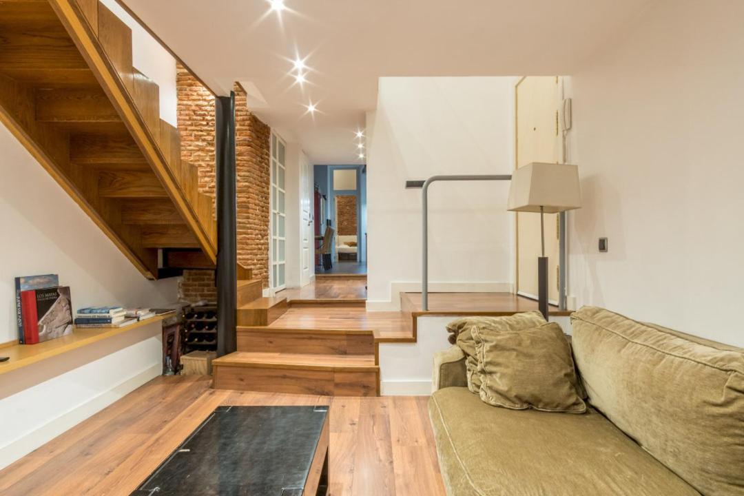 Modern- 2bd 2bth - Opera
