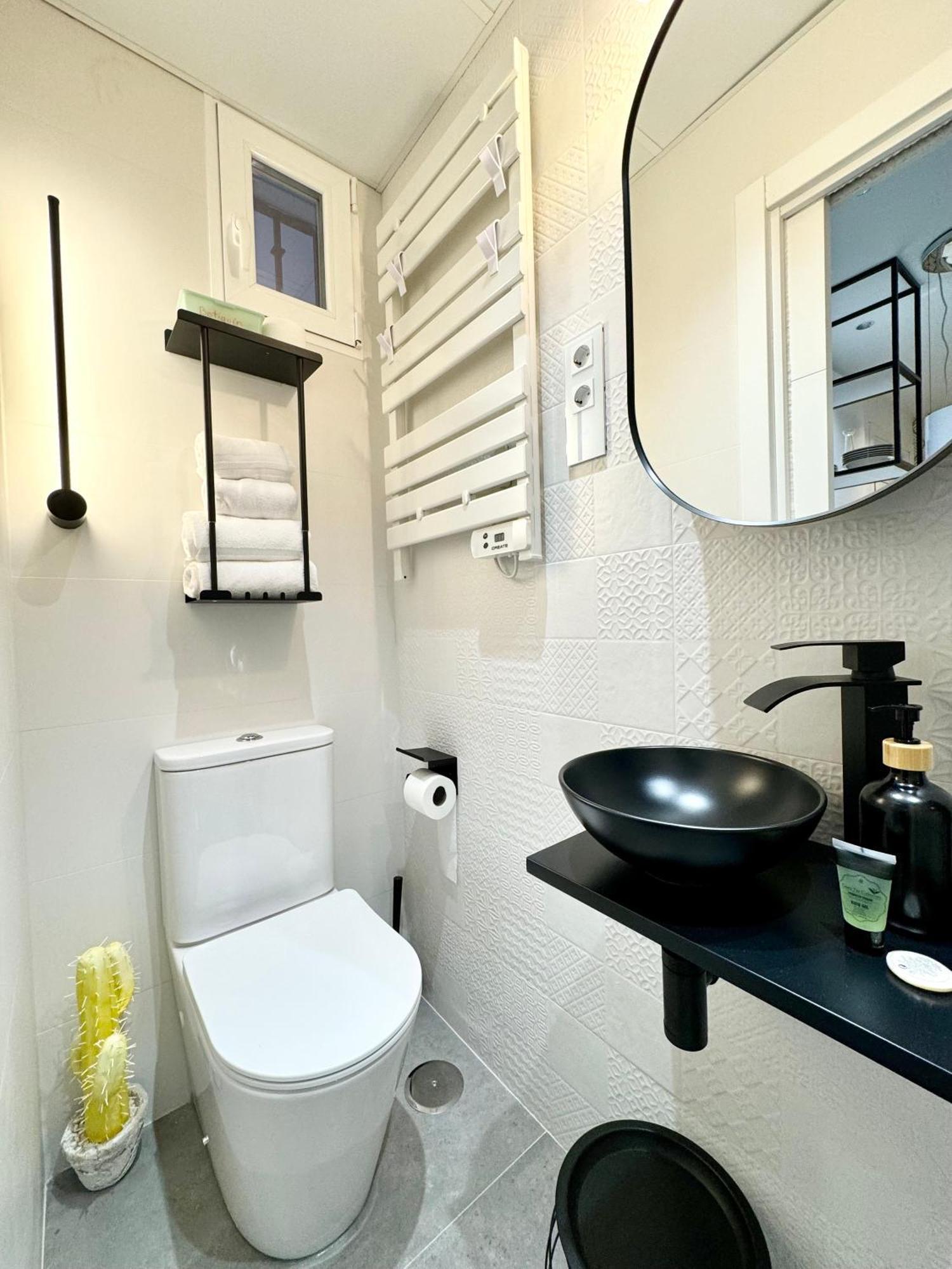 Luxury Flat Center & Parking Free Non Touristic Apartamento *