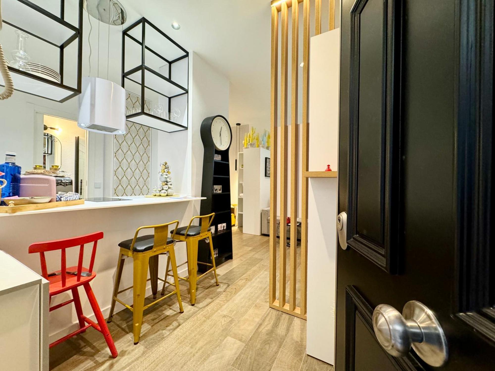 Luxury Flat Center & Parking Free Non Touristic Apartamento
