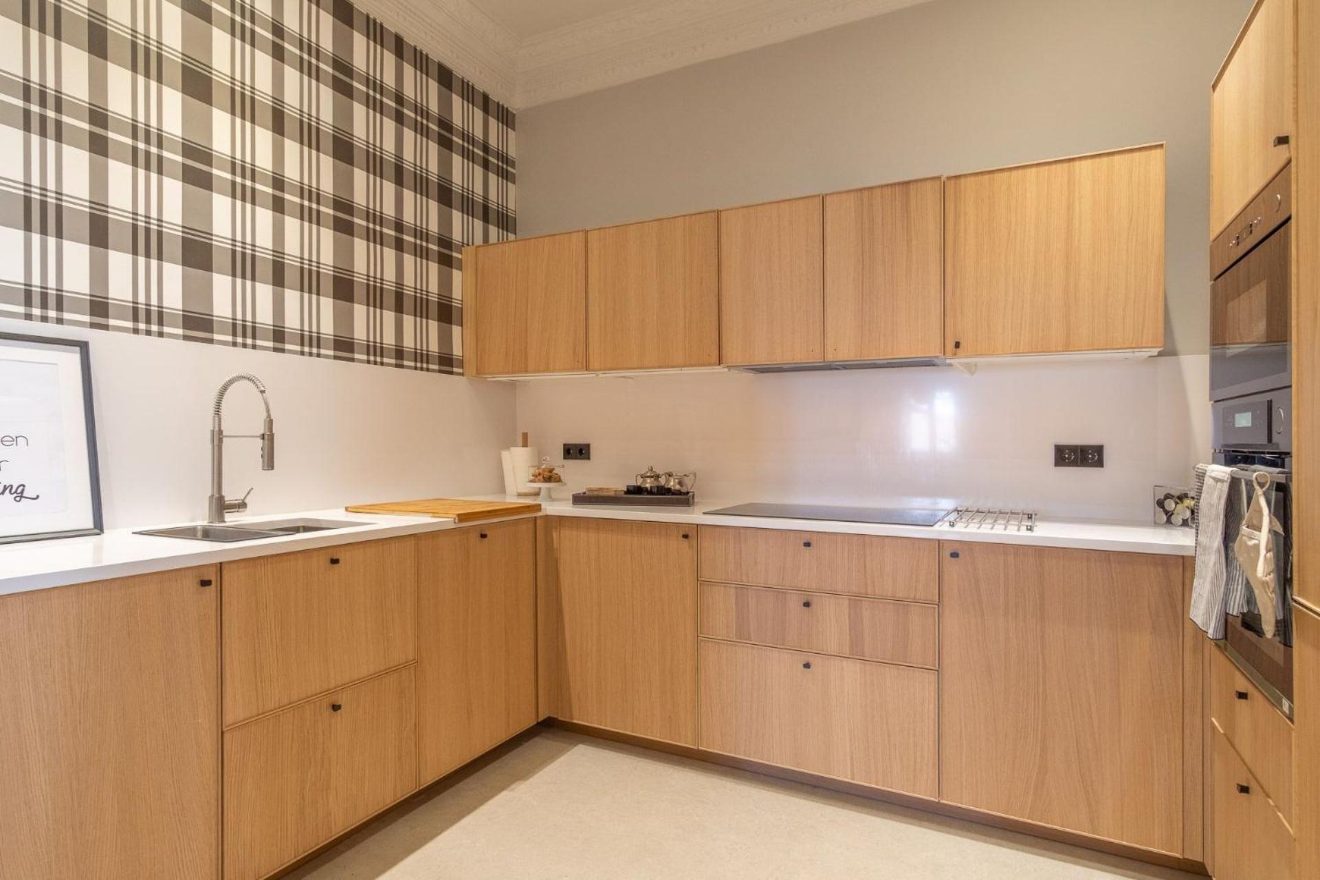 Apartment Spacious 3-bedroom Luxury In The Heart Of Barrio Salamanca Perfect For 6,velazquez I Madrid