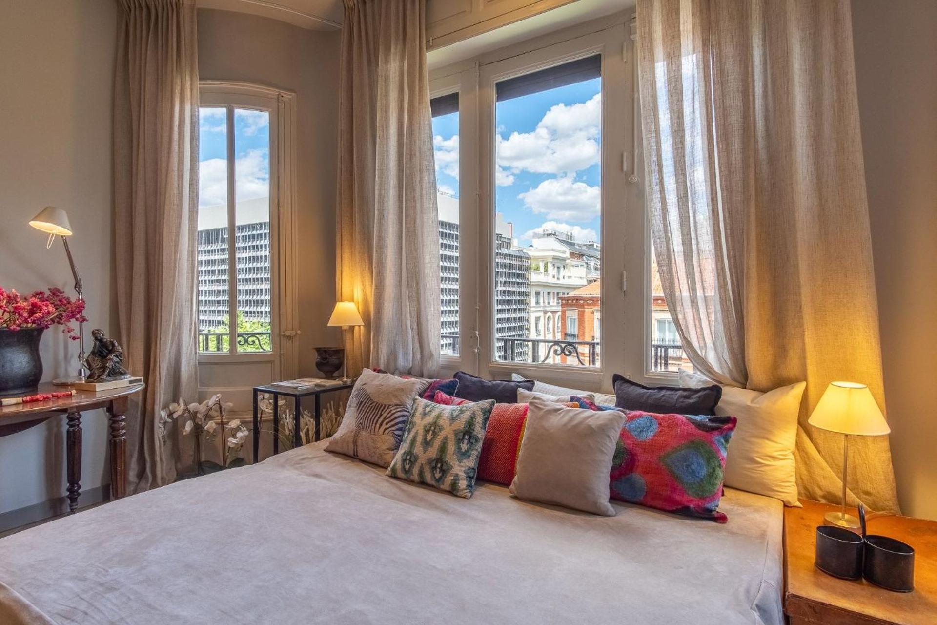 Apartment Spacious 3-bedroom Luxury In The Heart Of Barrio Salamanca Perfect For 6,velazquez I