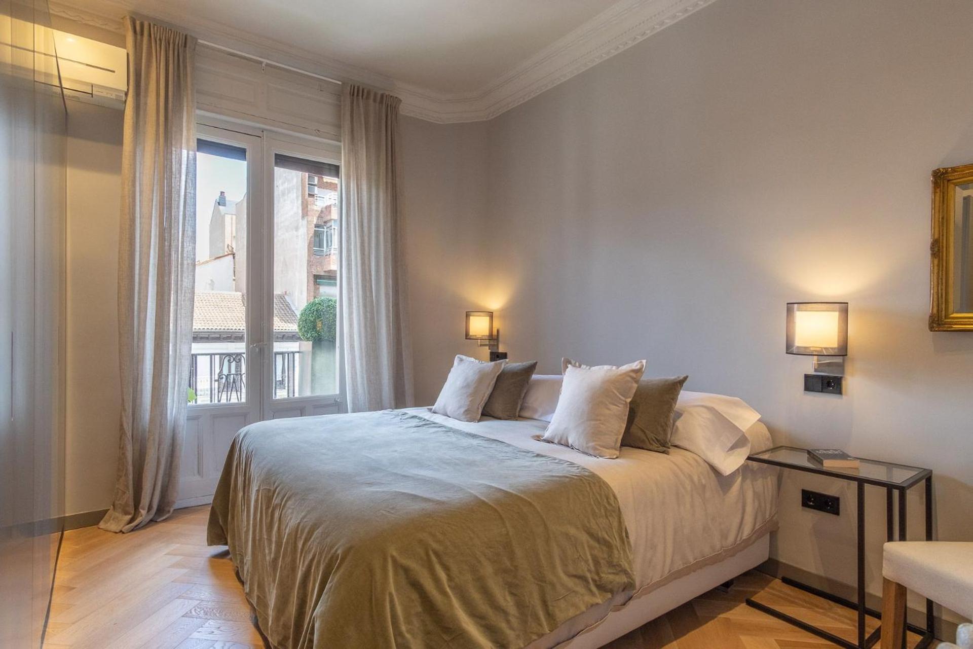 Spacious 3-bedroom Luxury In The Heart Of Barrio Salamanca Perfect For 6,velazquez I Apartment *