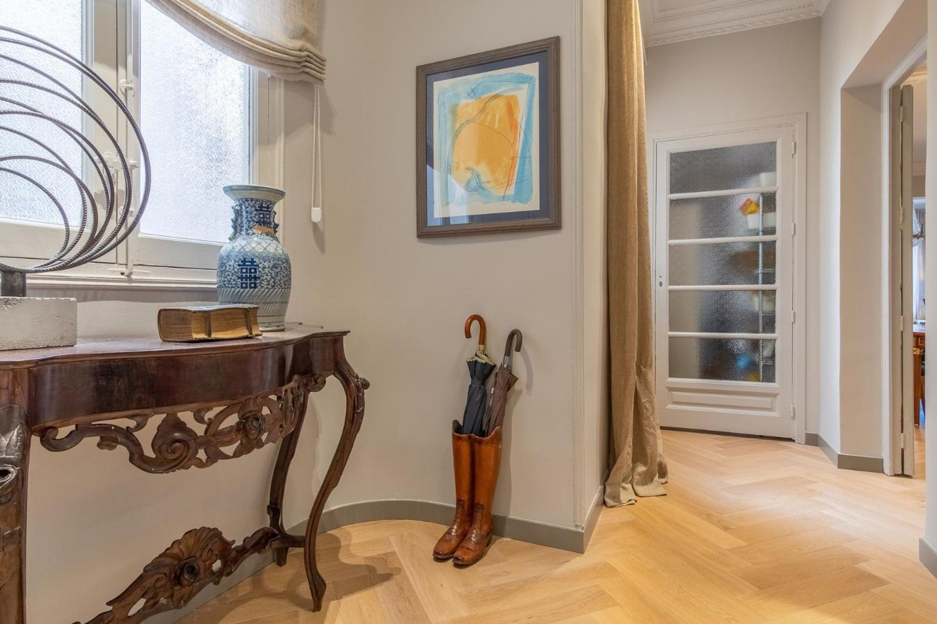 Apartment Spacious 3-bedroom Luxury In The Heart Of Barrio Salamanca Perfect For 6,velazquez I Madrid