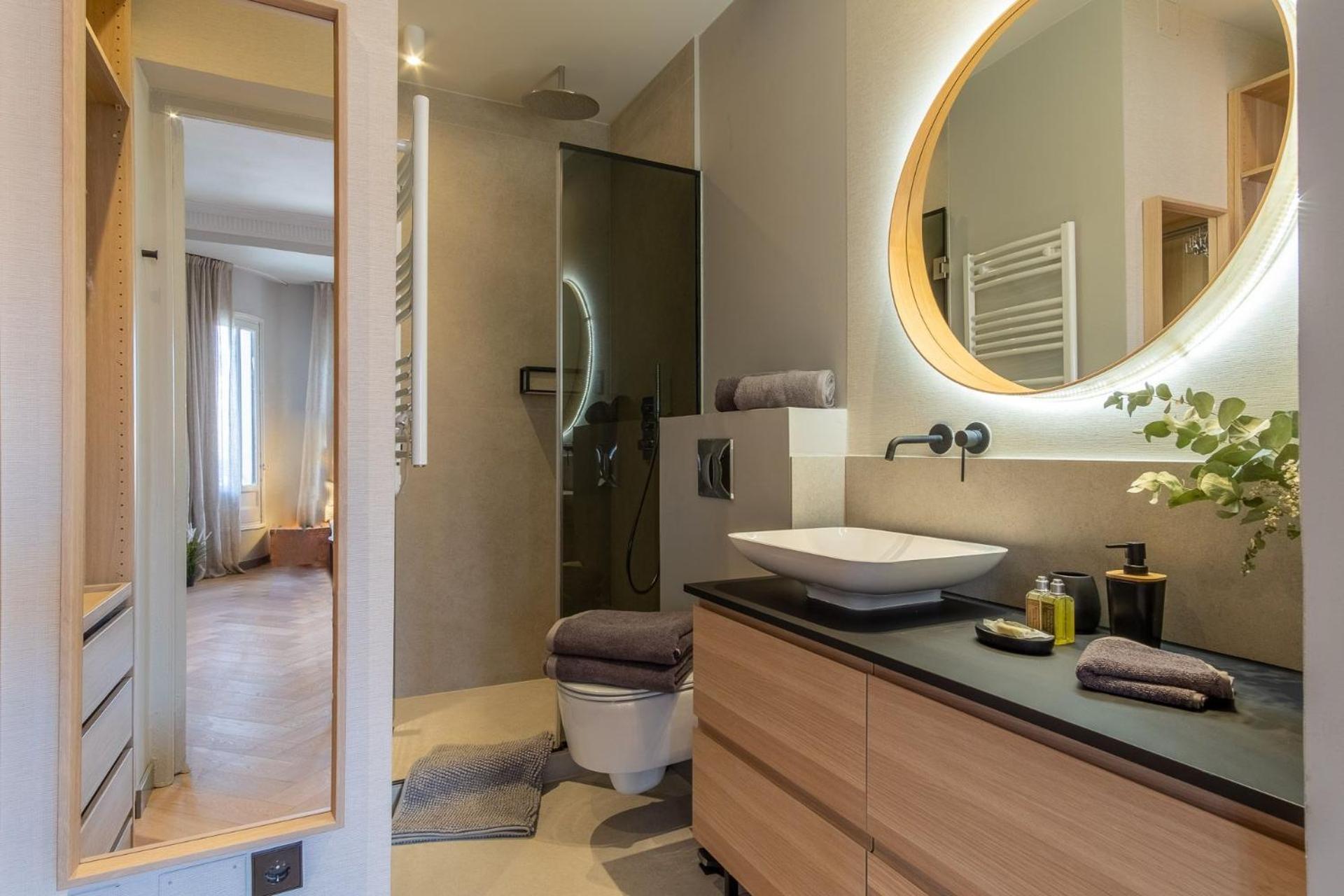 Spacious 3-bedroom Luxury In The Heart Of Barrio Salamanca Perfect For 6,velazquez I * Madrid