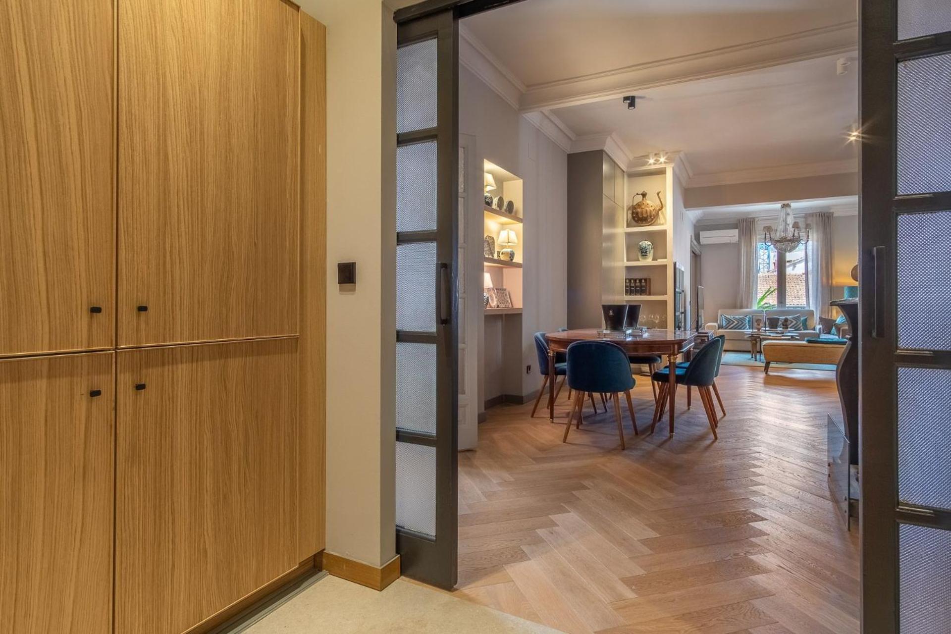 Apartment Spacious 3-bedroom Luxury In The Heart Of Barrio Salamanca Perfect For 6,velazquez I Madrid