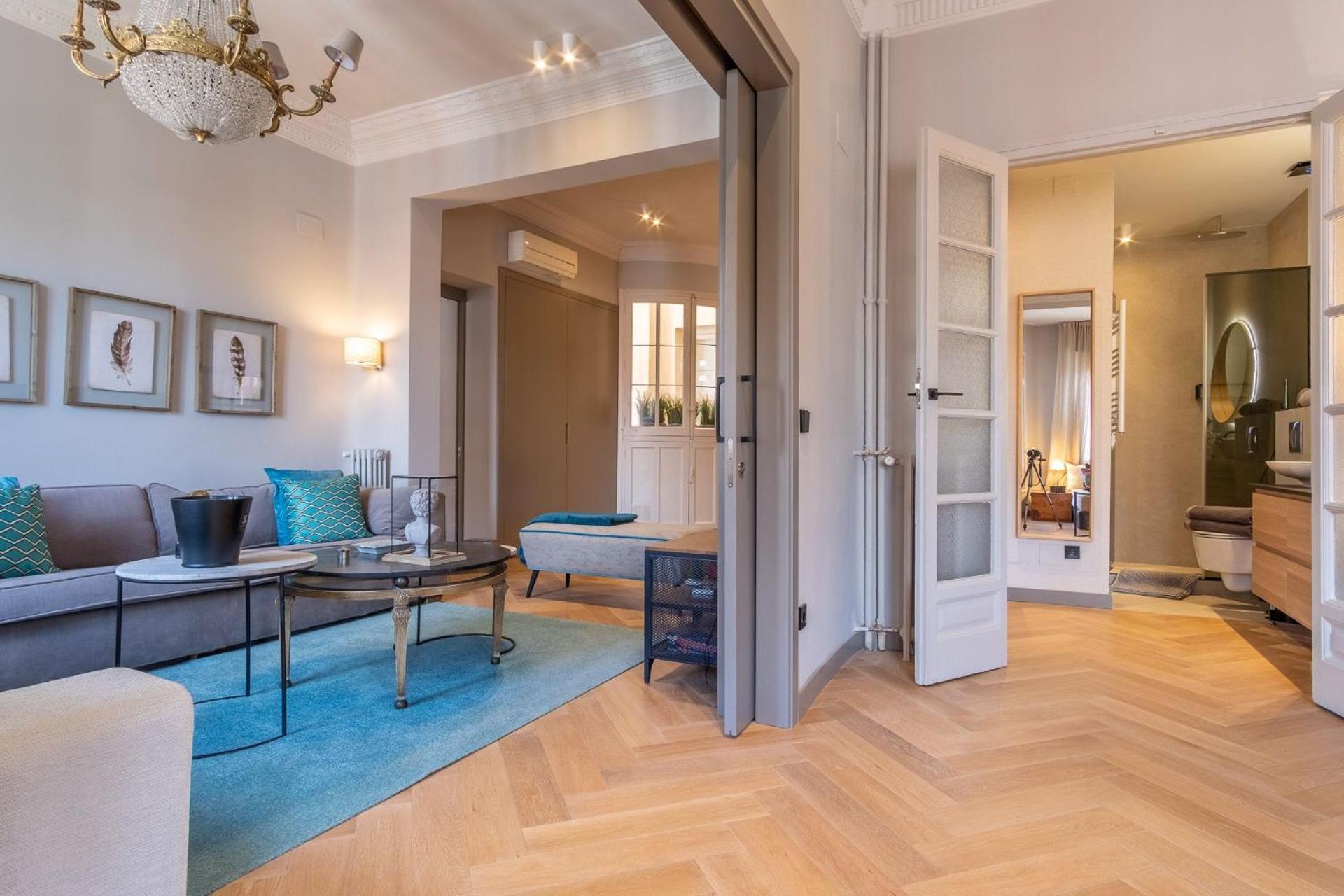 Spacious 3-bedroom Luxury In The Heart Of Barrio Salamanca Perfect For 6,velazquez I Madrid