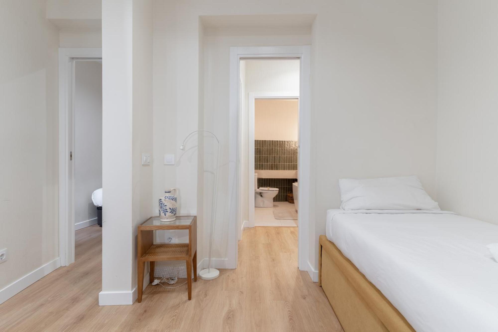 Centric- 1bd 1bth Furnished - Chueca * Madrid