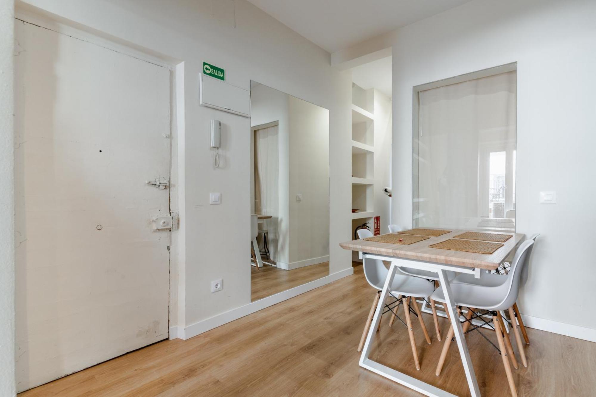 Centric- 1bd 1bth Furnished - Chueca Apartamento Madri