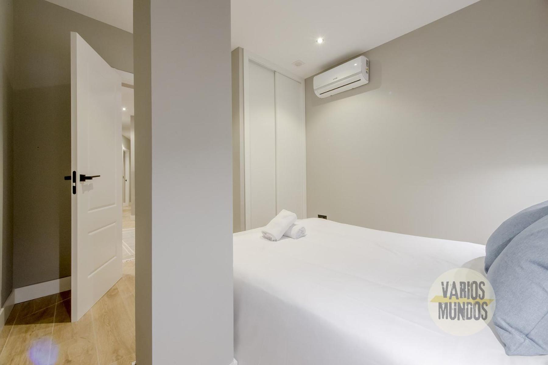 Urban And 5pax En Calle Silva-gran Via E2 * Madri