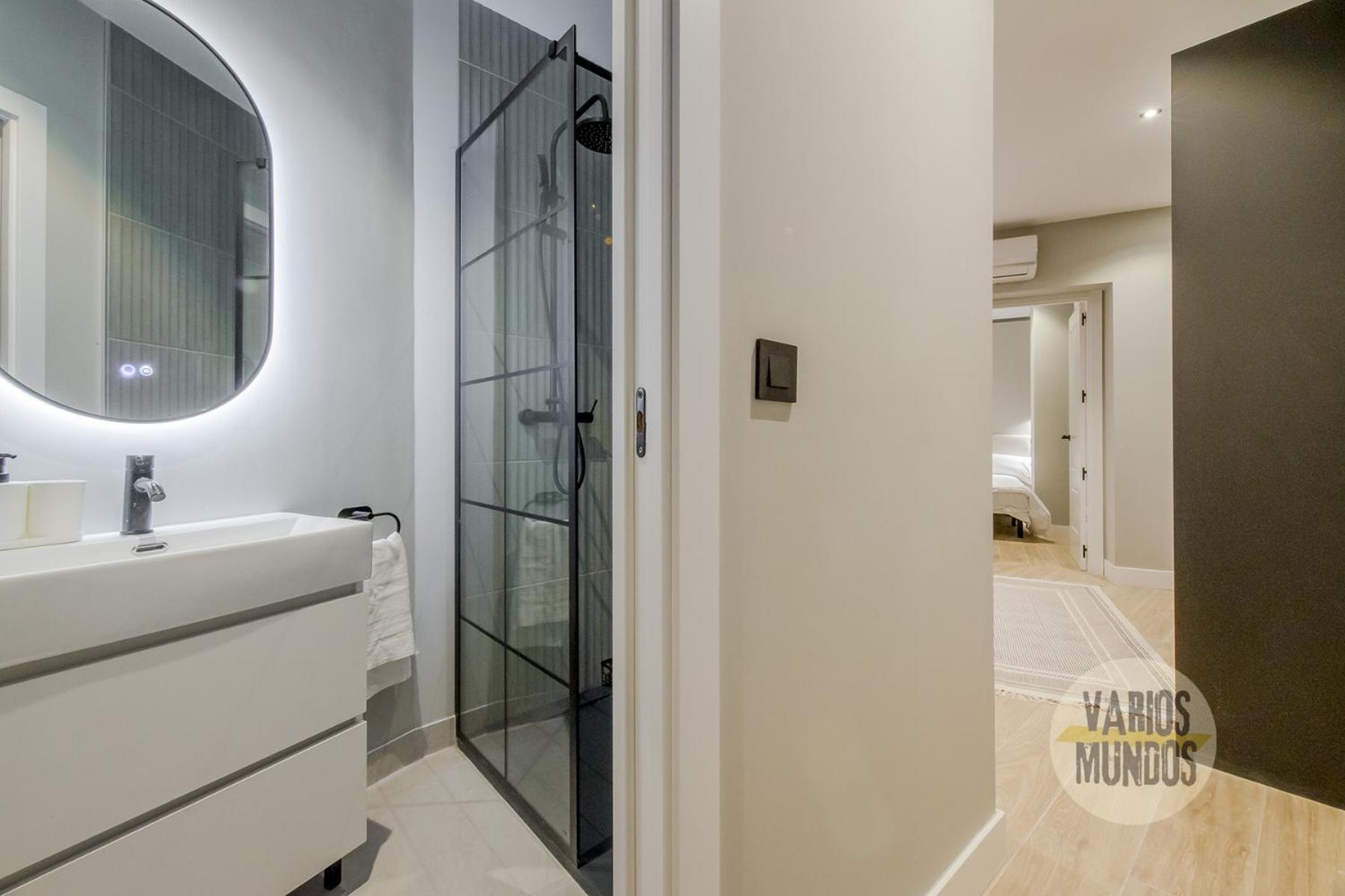Urban And 5pax En Calle Silva-gran Via E2 Madri