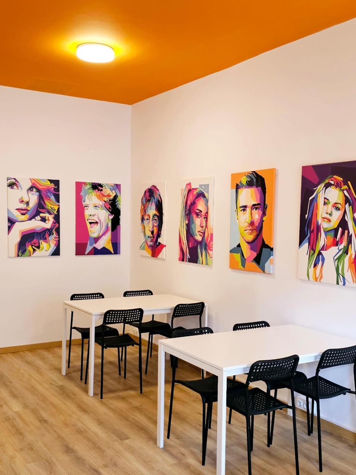 Hostal Arc House Pop Art *