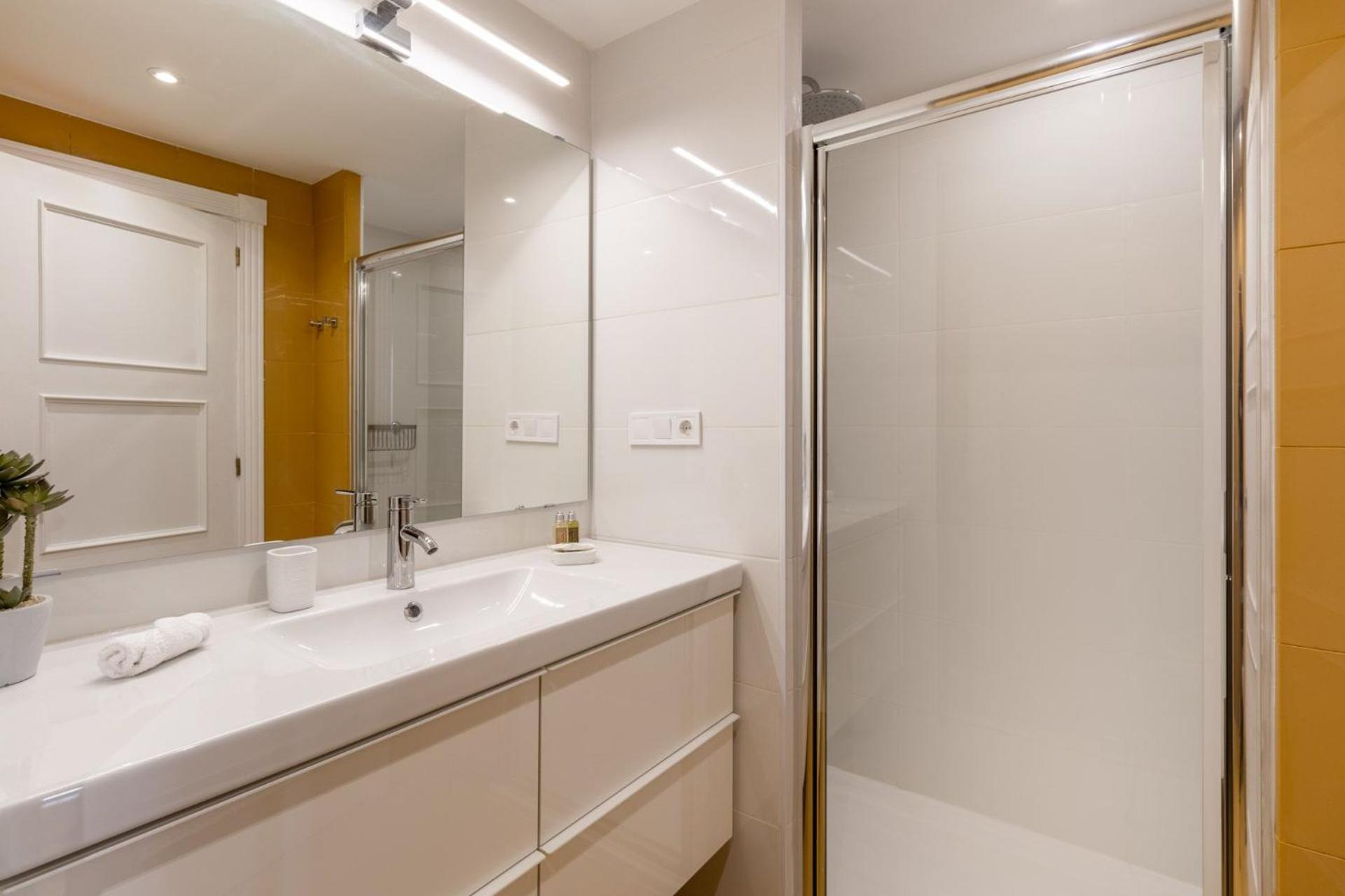 Bright For 4 With Stunning Views Princesa Ii Apartment Madrid