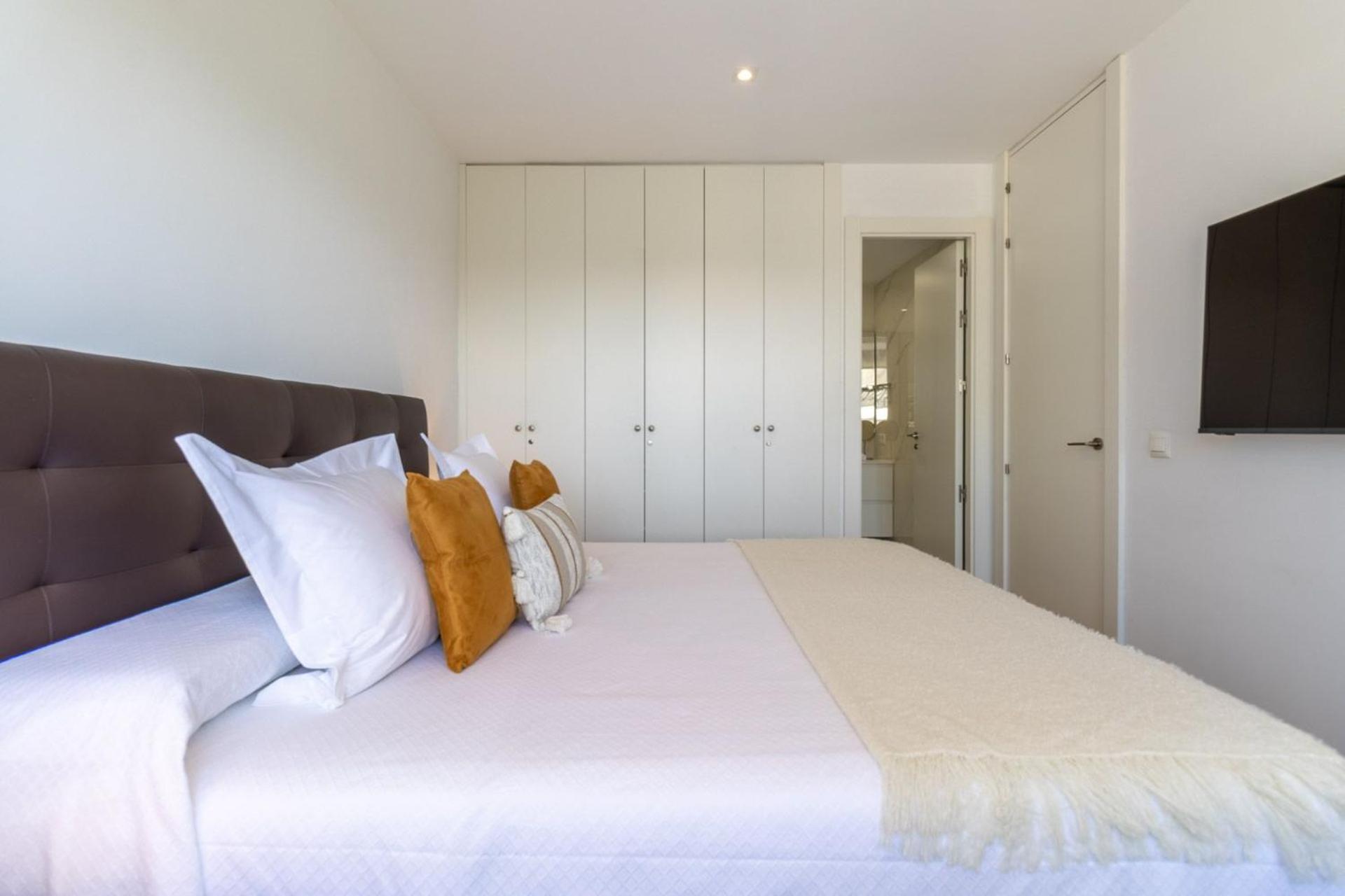 Charming 1-bedroom By Plaza Colon Ideal Location Colon Ii Apartment Madrid