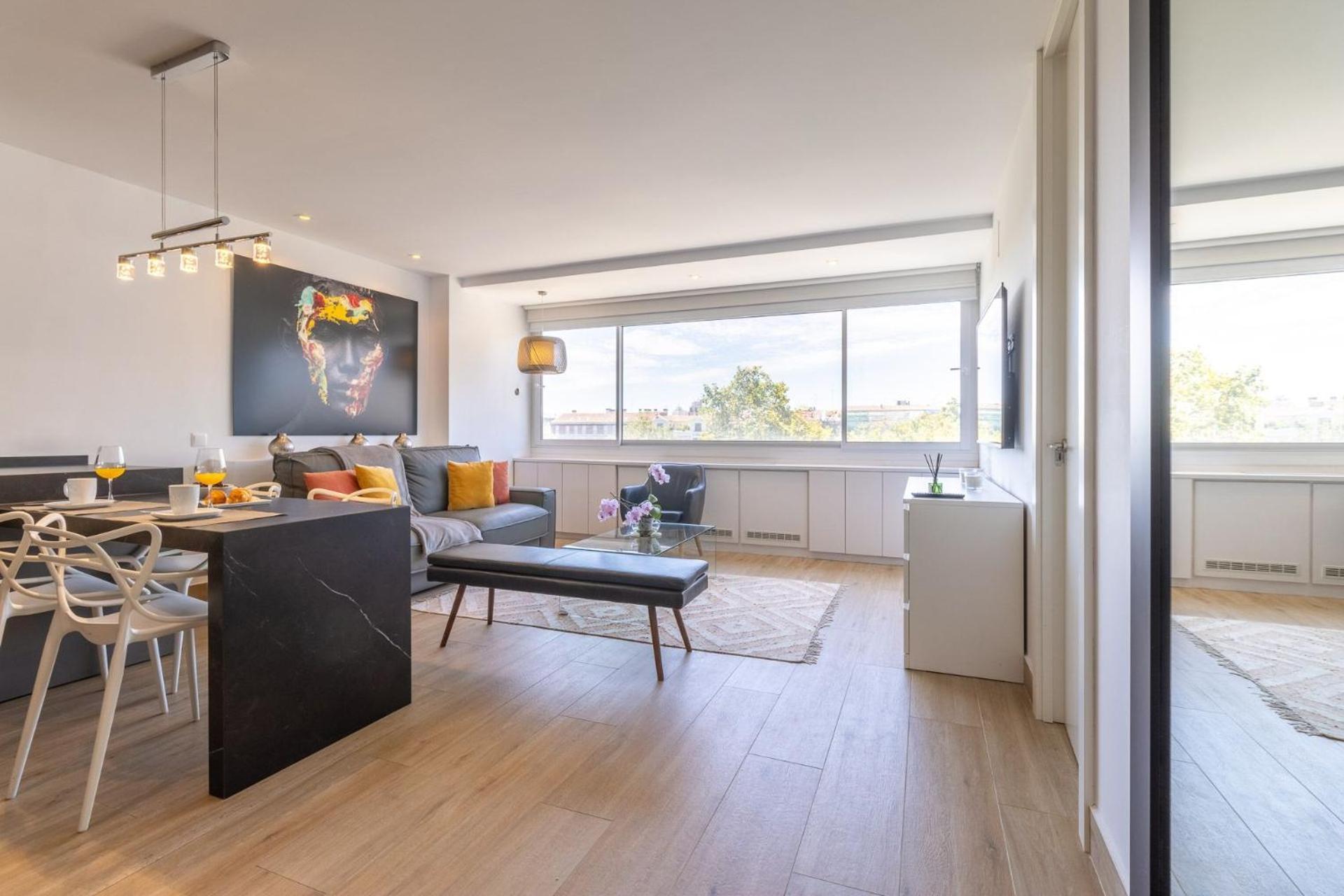 Charming 1-bedroom By Plaza Colon Ideal Location Colon Ii Apartment Madrid