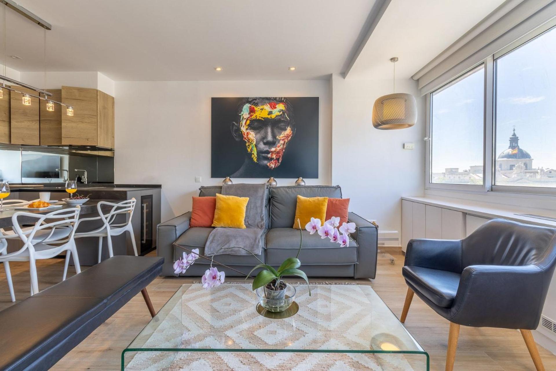 Charming 1-bedroom By Plaza Colon Ideal Location Colon Ii
