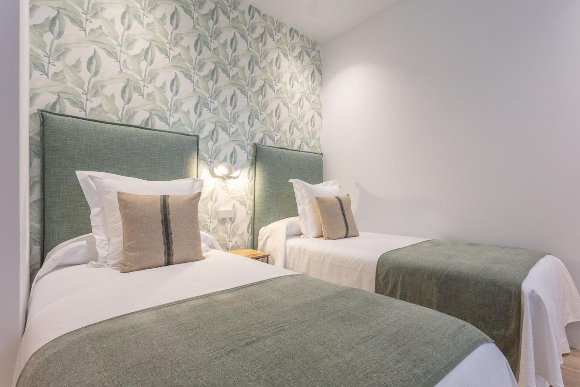 Lejlighed Spacious 2-bedroom In Steps Away From Plaza Espana Conde Duque I