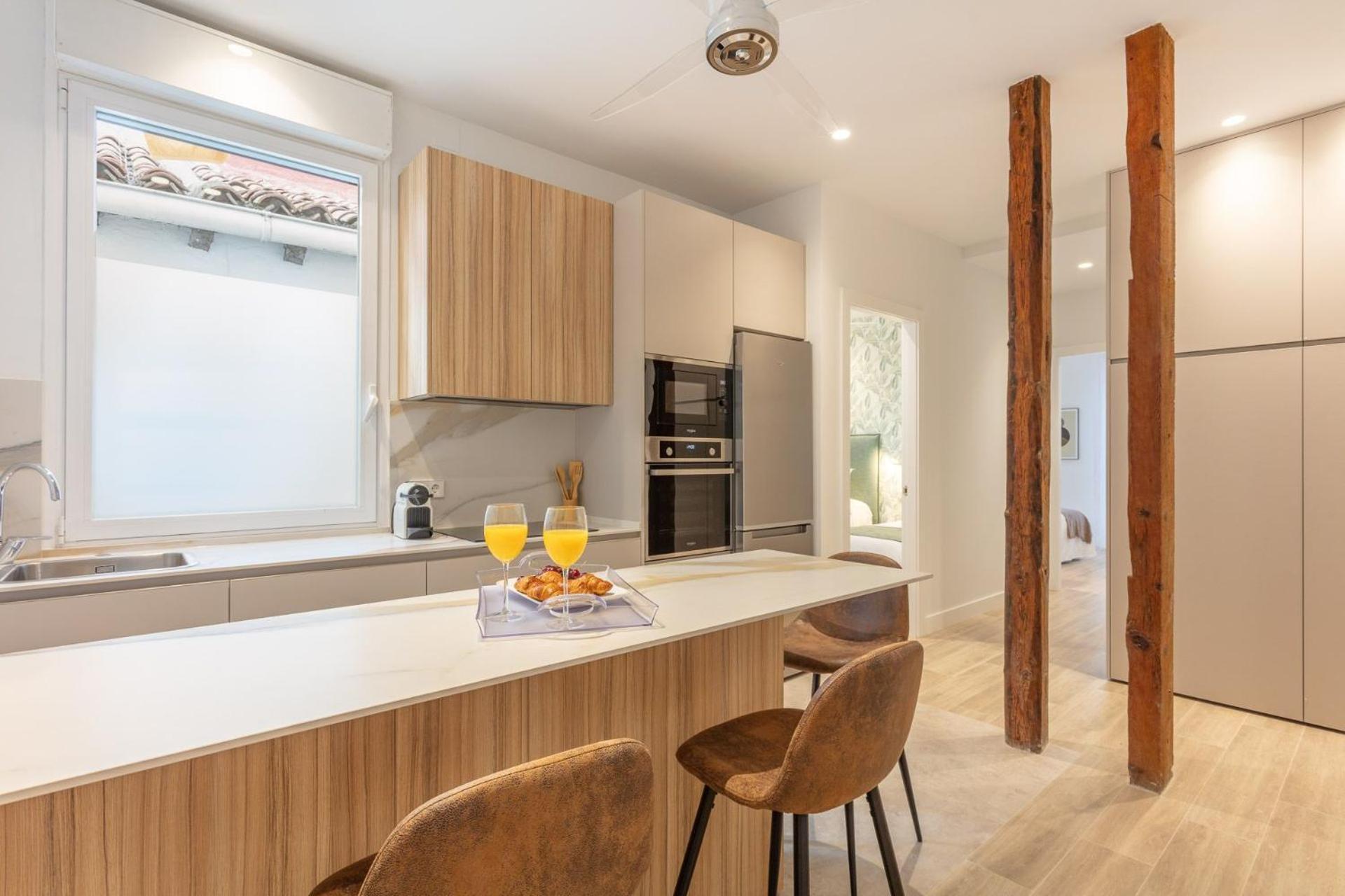 Spacious 2-bedroom In Steps Away From Plaza Espana Conde Duque I Lejlighed