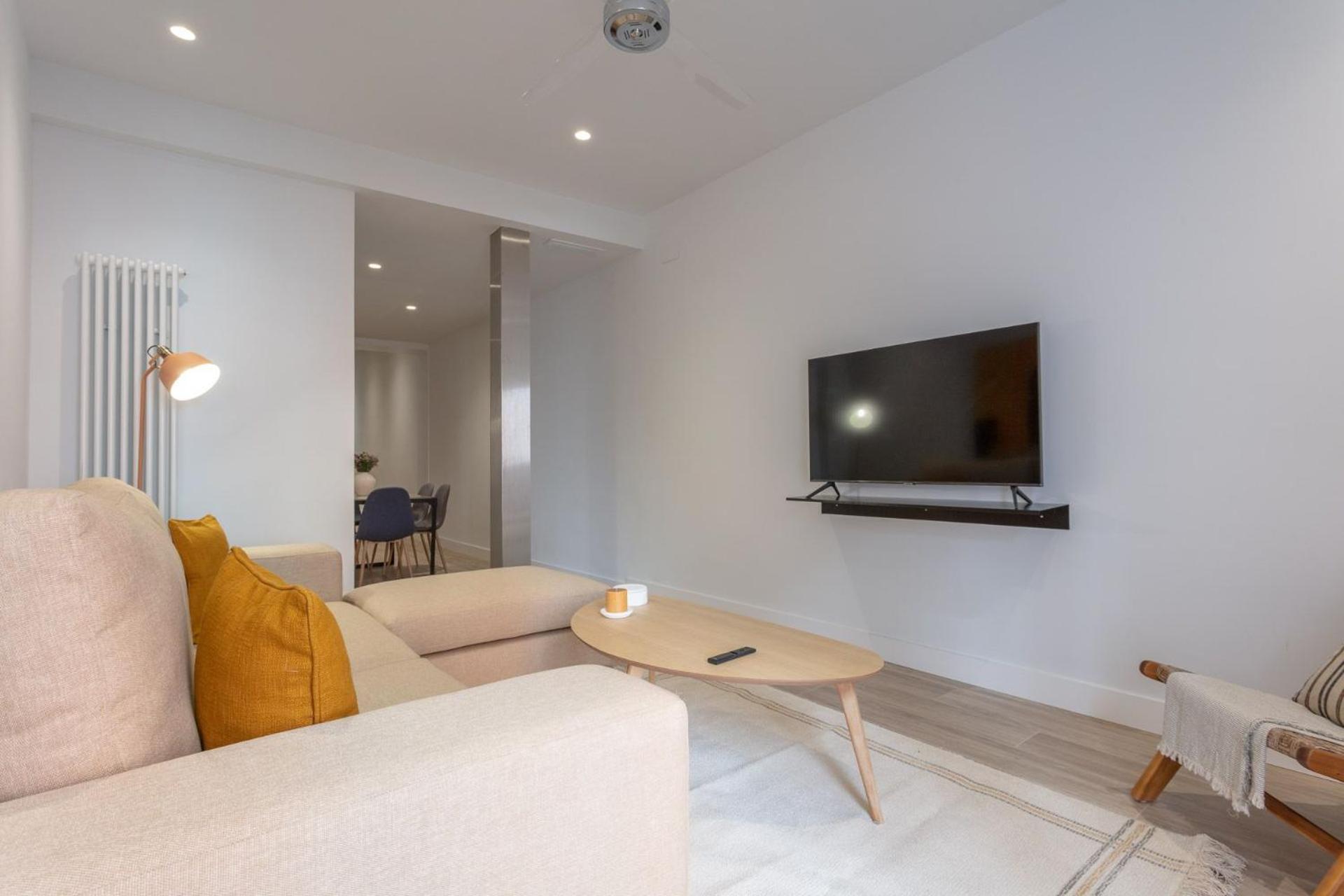Spacious 2-bedroom In Steps Away From Plaza Espana Conde Duque I Lejlighed *