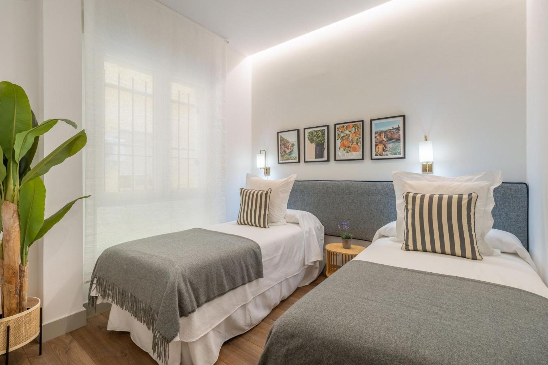 Apartment Accessible 2-single Bed In Chamberi Adapted Bathroom, Quevedo Iii