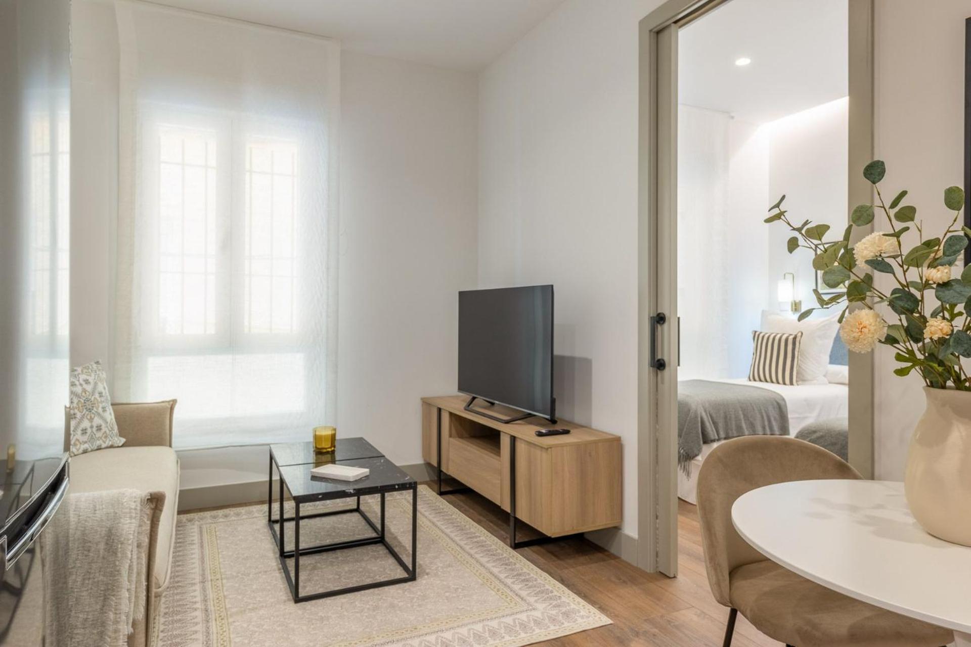 Accessible 2-single Bed In Chamberi Adapted Bathroom, Quevedo Iii Apartment *