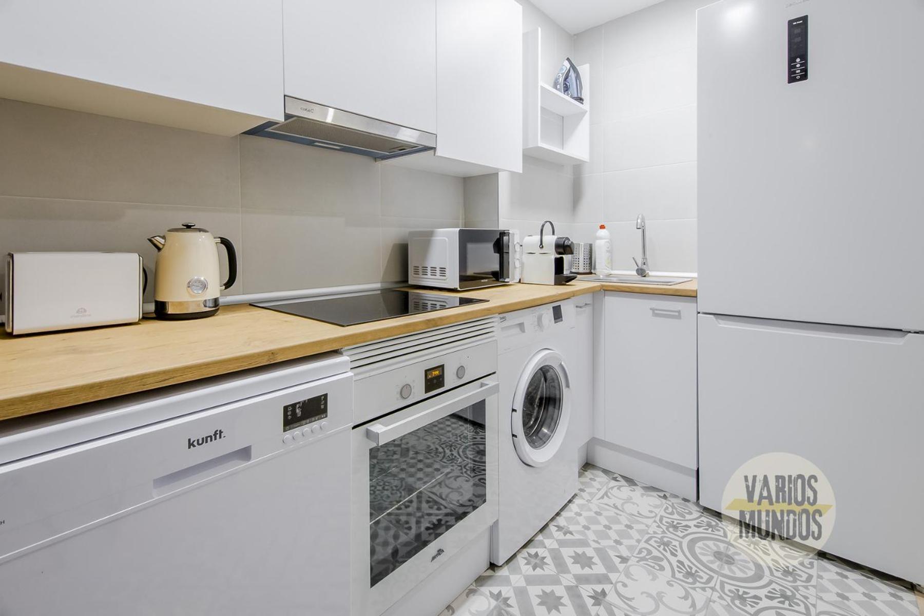 Cool 9pax En Plena Plaza De Chueca Apartment *