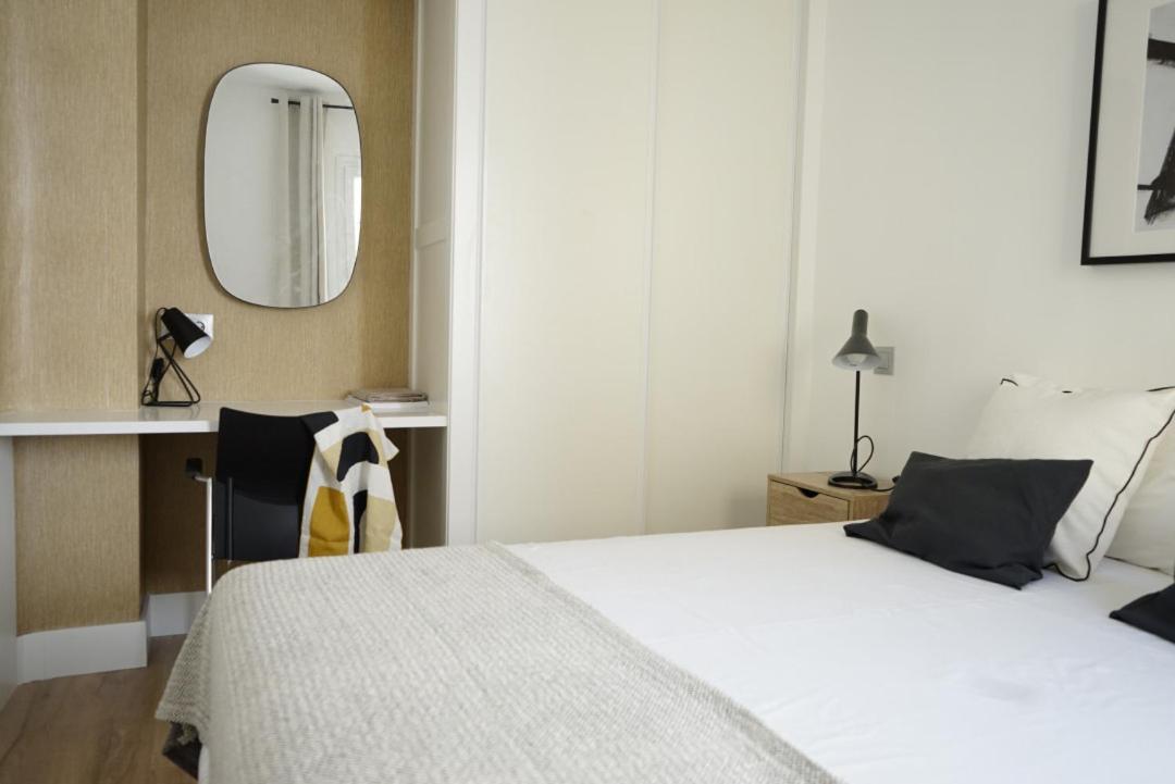 Diaphanous And Modern- 2bd 2bth- Plaza Espana Apartment *