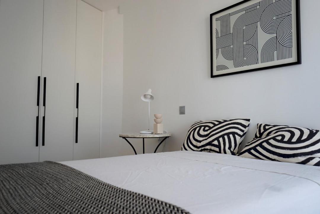 Apartment Diaphanous And Modern- 2bd 2bth- Plaza Espana Madrid