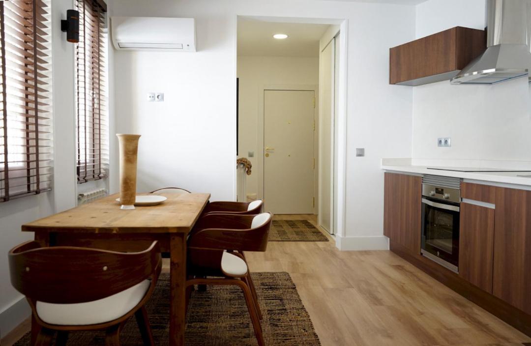 Diaphanous And Modern- 2bd 2bth- Plaza Espana Apartment *