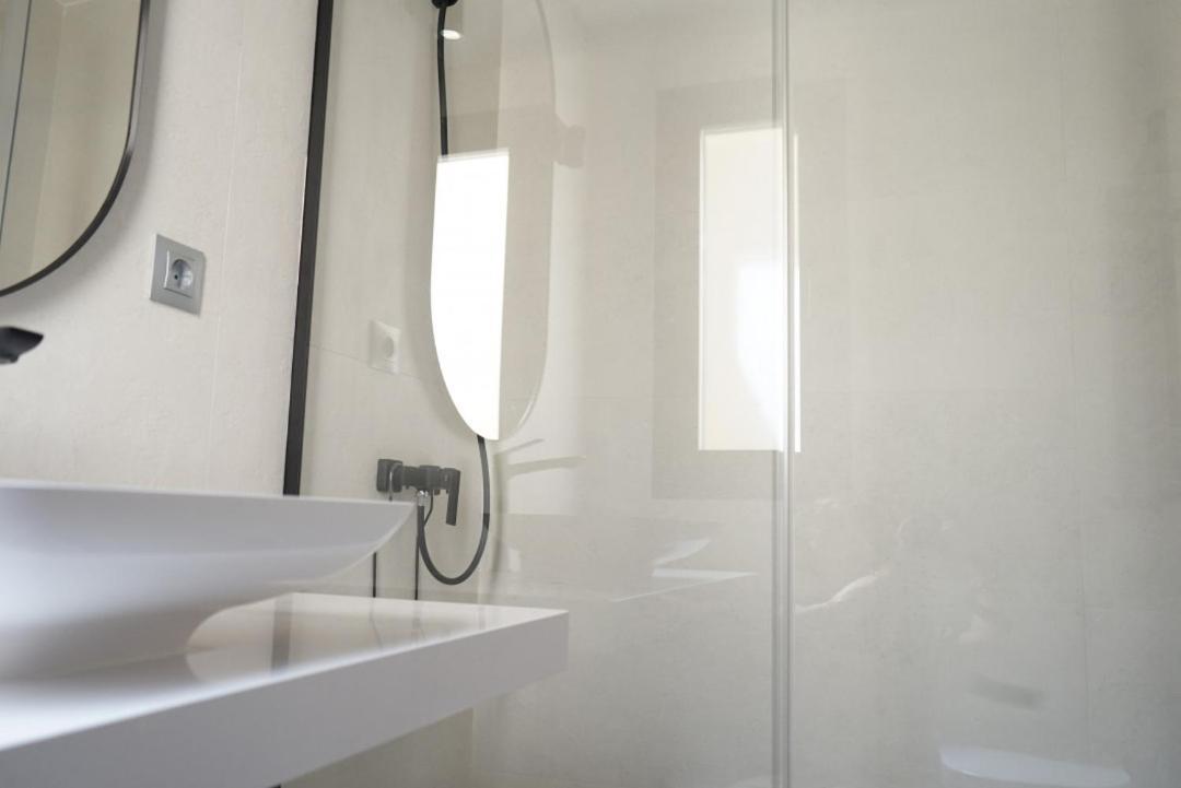 Diaphanous And Modern- 2bd 2bth- Plaza Espana Apartment