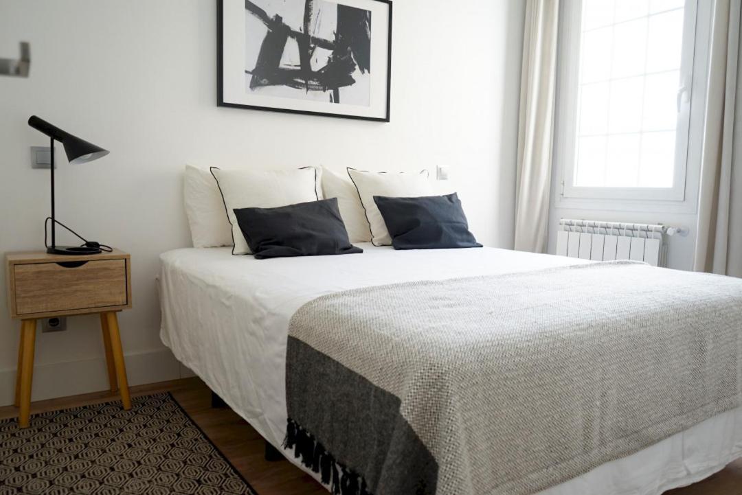 Diaphanous And Modern- 2bd 2bth- Plaza Espana Apartment *
